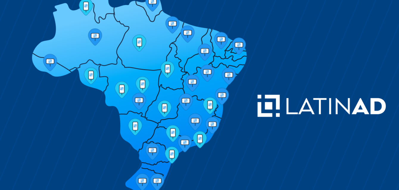 Mapa de América Latina destacando la expansión de LatinAd hacia Brasil con redes de pantallas digitales