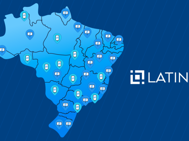 Mapa de América Latina destacando la expansión de LatinAd hacia Brasil con redes de pantallas digitales