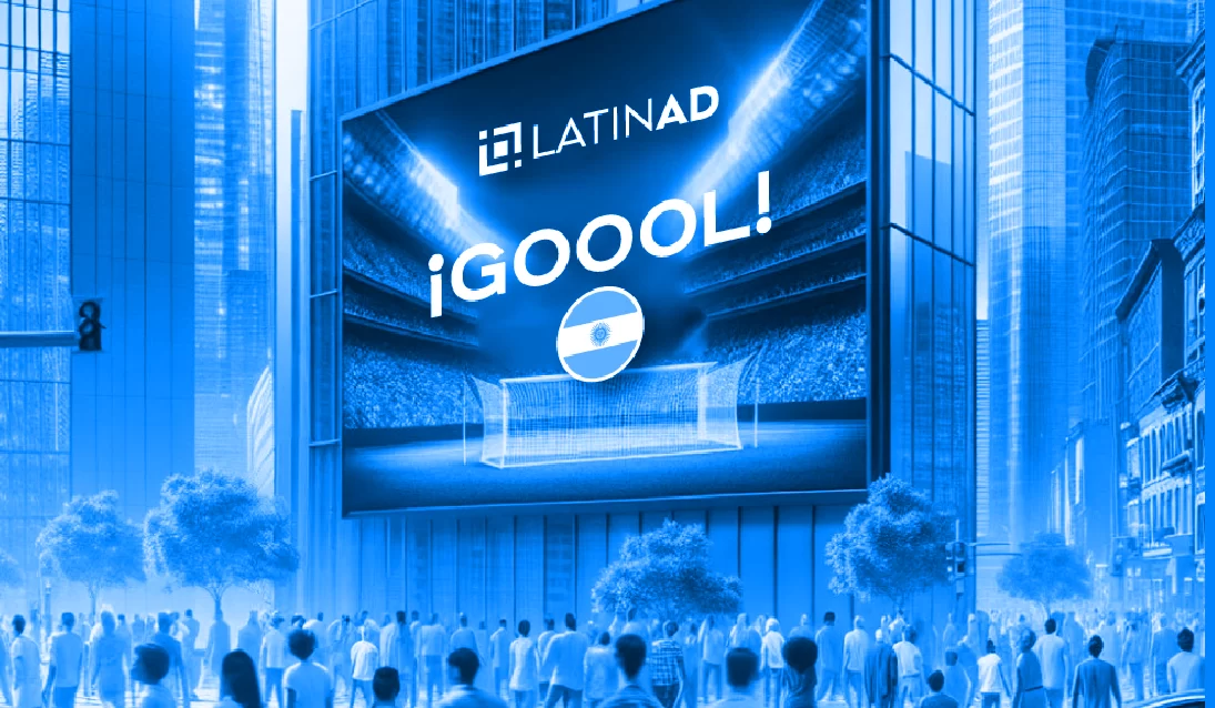 Pantalla LED con contenido publicitario en vivo durante la Copa América 2024 en espacio urbano