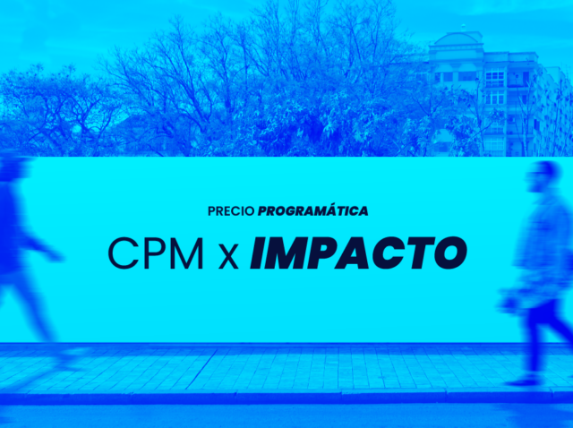 Interfaz de plataforma LatinAd mostrando cálculo de CPM por impacto en medios DOOH