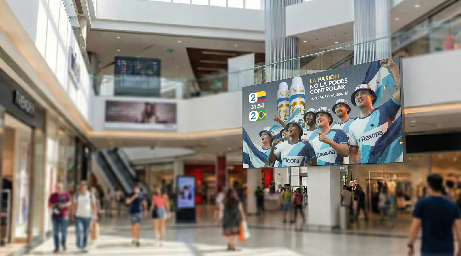 Campaña de Rexona en una pantalla de centro comercial