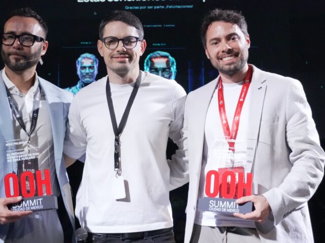 Speakers de LatinAd con el reconocimiento del OOH Summit México 2026