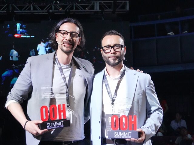 Speakers de LatinAd con el reconocimiento del OOH Summit México 2026