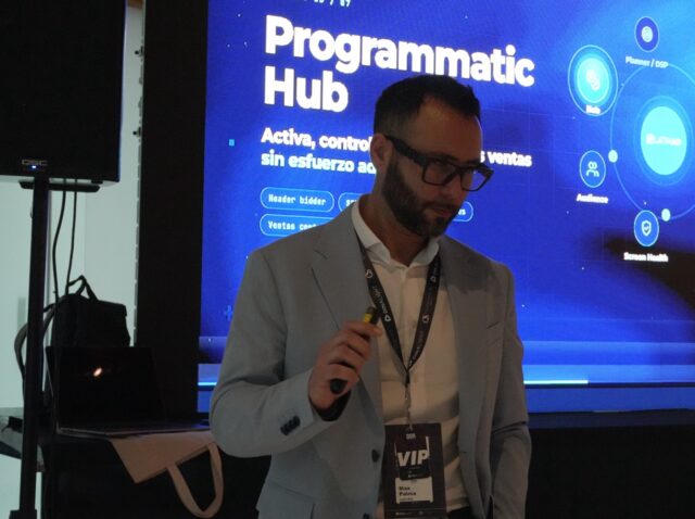 Presentación del Programmatic Hub de LatinAd en el OOH Summit México 2026